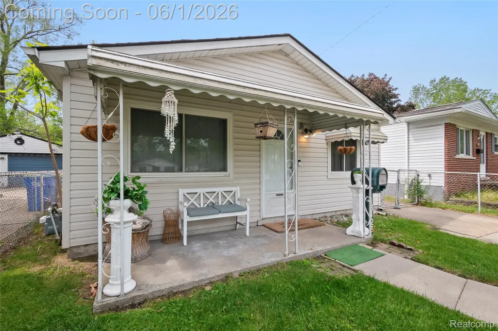 13428 Sarsfield Avenue Warren City MI 48089