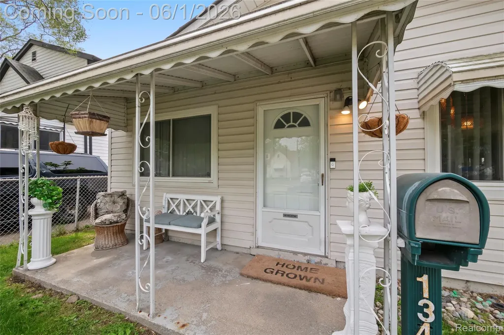13428 Sarsfield Avenue Warren City MI 48089