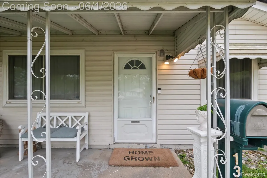 13428 Sarsfield Avenue Warren City MI 48089