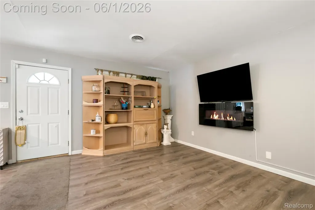 13428 Sarsfield Avenue Warren City MI 48089