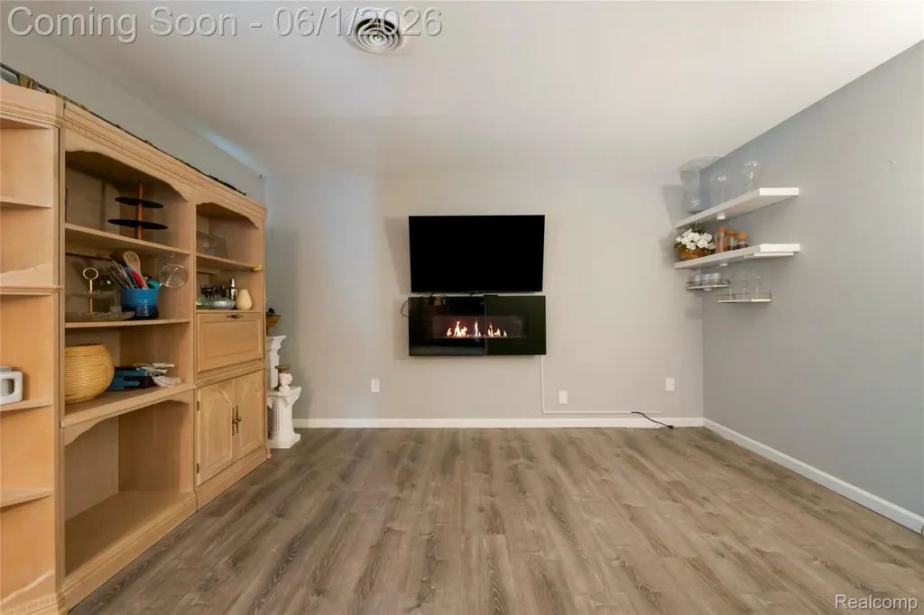 13428 Sarsfield Avenue Warren City MI 48089