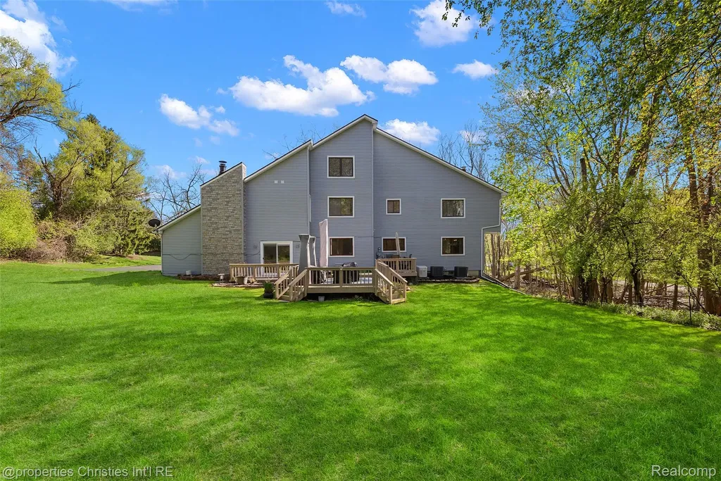 1830 Lone Pine Road Bloomfield Hills City MI 48302