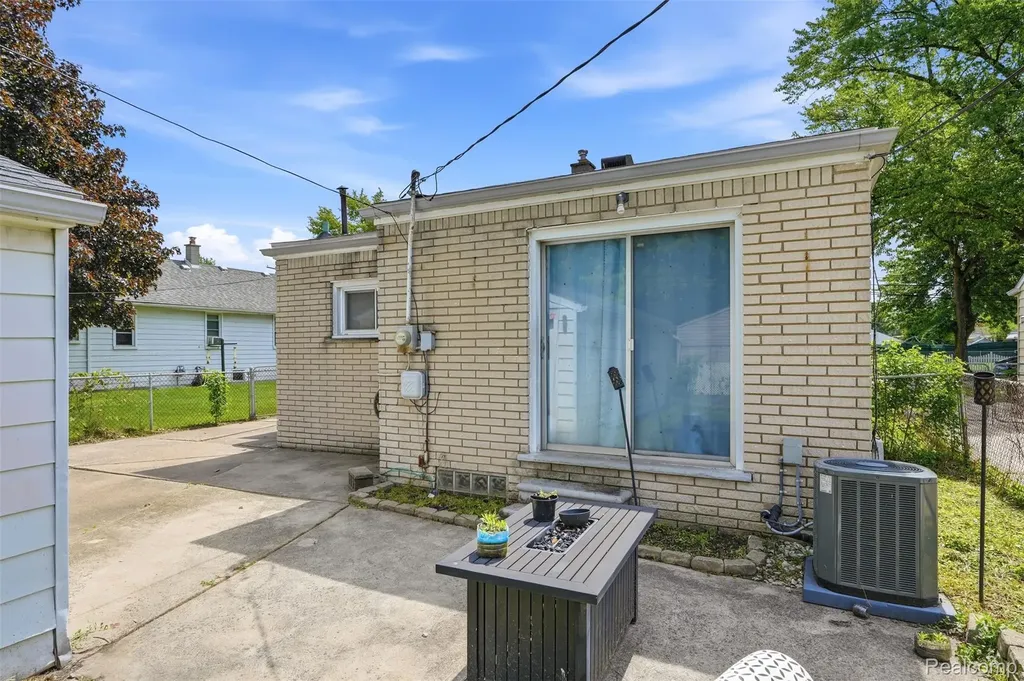 17447 Prospect Street Melvindale City MI 48122