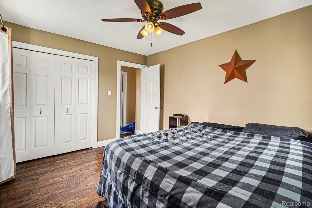 39227 Farmhill Drive Sterling Heights City MI 48313