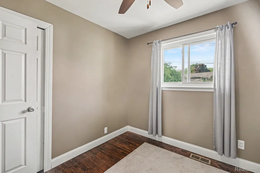 39227 Farmhill Drive Sterling Heights City MI 48313