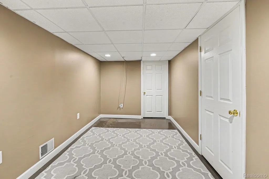 39227 Farmhill Drive Sterling Heights City MI 48313