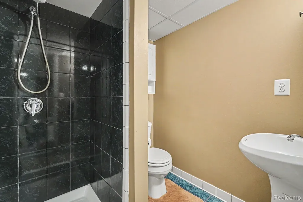 39227 Farmhill Drive Sterling Heights City MI 48313