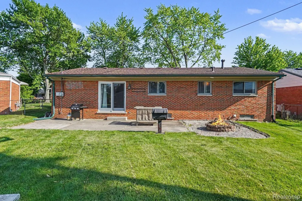 39227 Farmhill Drive Sterling Heights City MI 48313