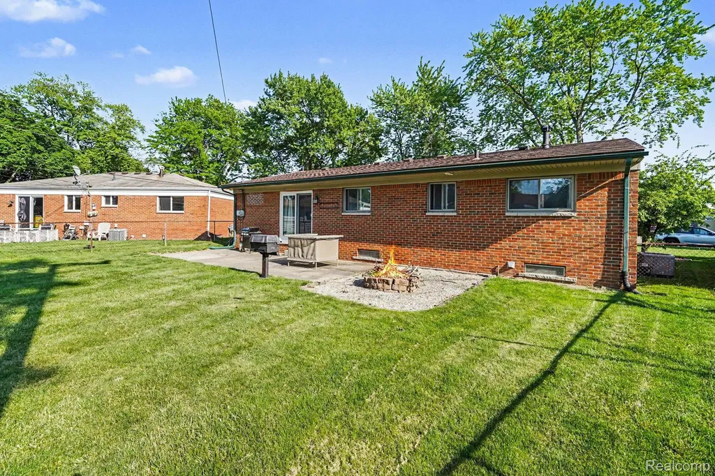 39227 Farmhill Drive Sterling Heights City MI 48313