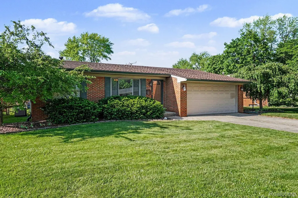 39227 Farmhill Drive Sterling Heights City MI 48313
