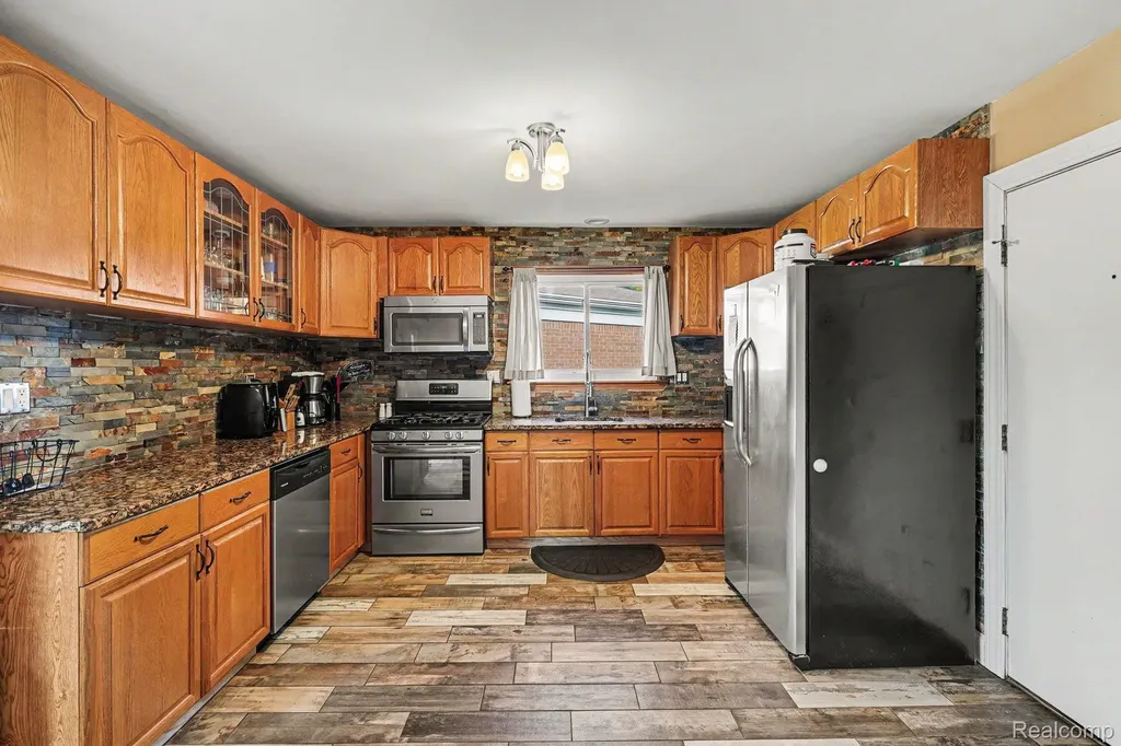 39227 Farmhill Drive Sterling Heights City MI 48313