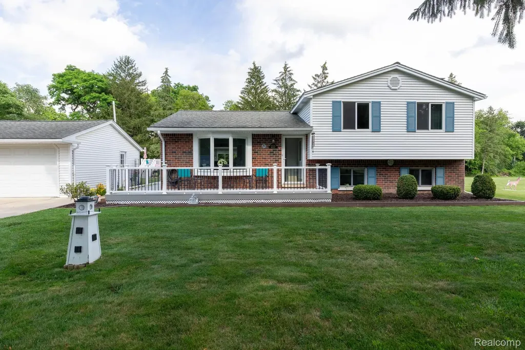 9026 Woodside Road Salem Township MI 48167