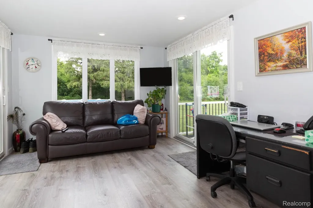 9026 Woodside Road Salem Township MI 48167