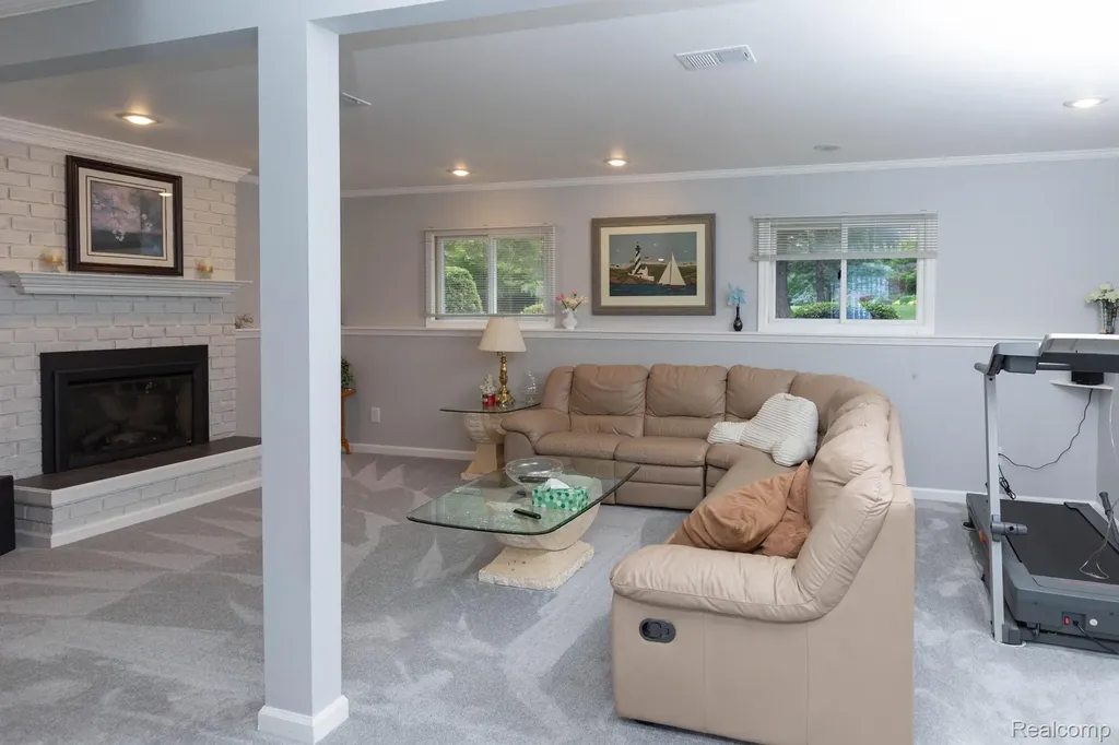 9026 Woodside Road Salem Township MI 48167