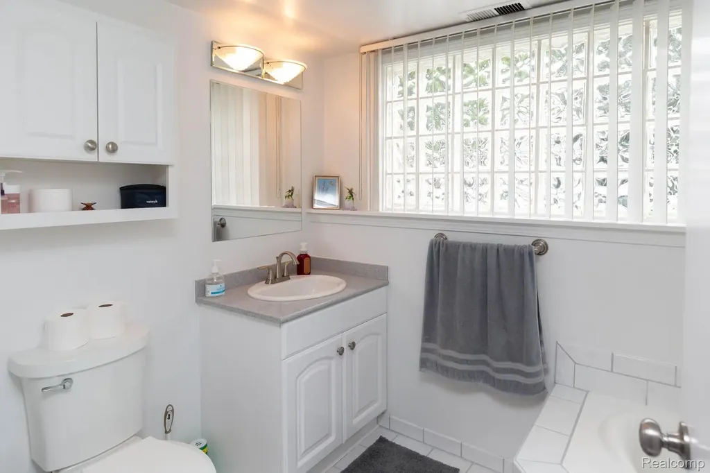 9026 Woodside Road Salem Township MI 48167
