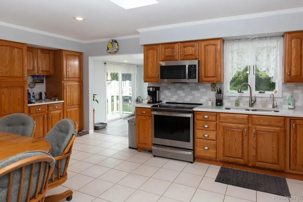 9026 Woodside Road Salem Township MI 48167