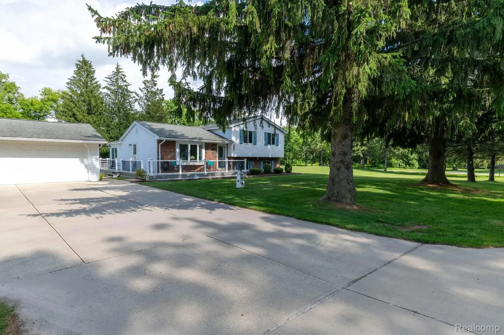 9026 Woodside Road Salem Township MI 48167