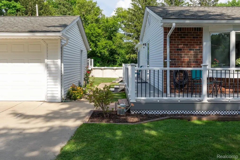 9026 Woodside Road Salem Township MI 48167