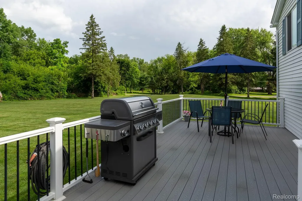 9026 Woodside Road Salem Township MI 48167