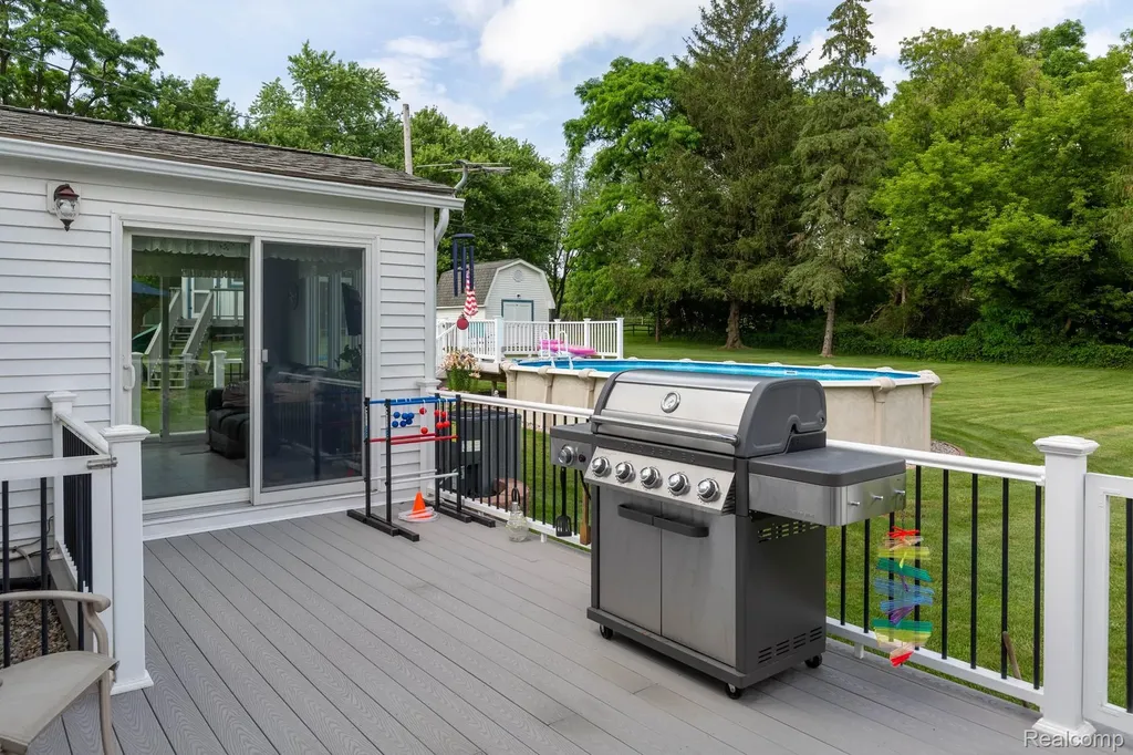 9026 Woodside Road Salem Township MI 48167