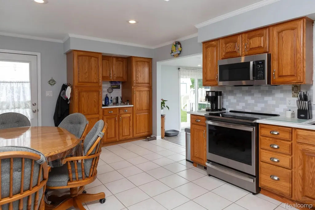 9026 Woodside Road Salem Township MI 48167