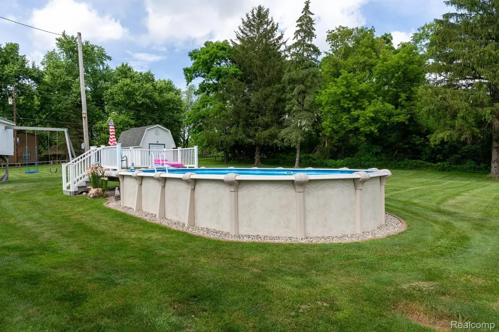 9026 Woodside Road Salem Township MI 48167