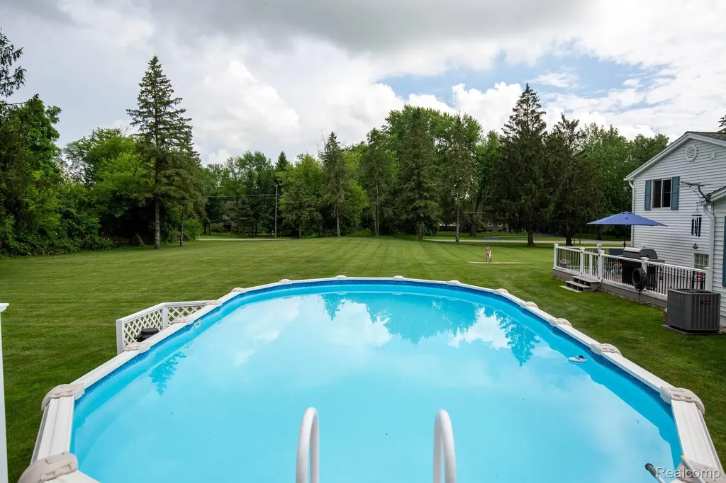 9026 Woodside Road Salem Township MI 48167