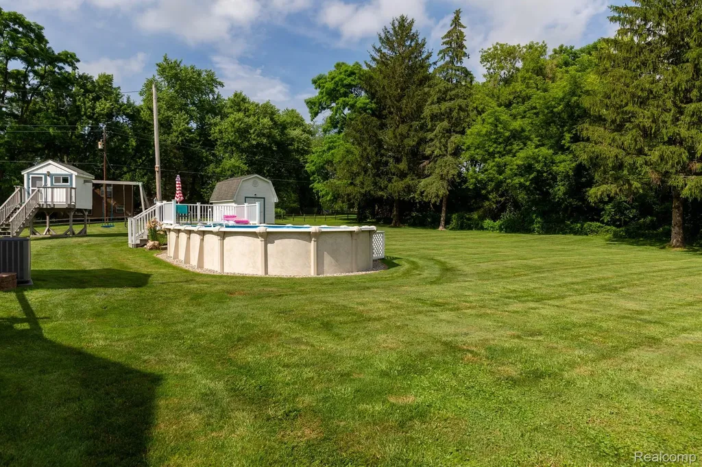 9026 Woodside Road Salem Township MI 48167