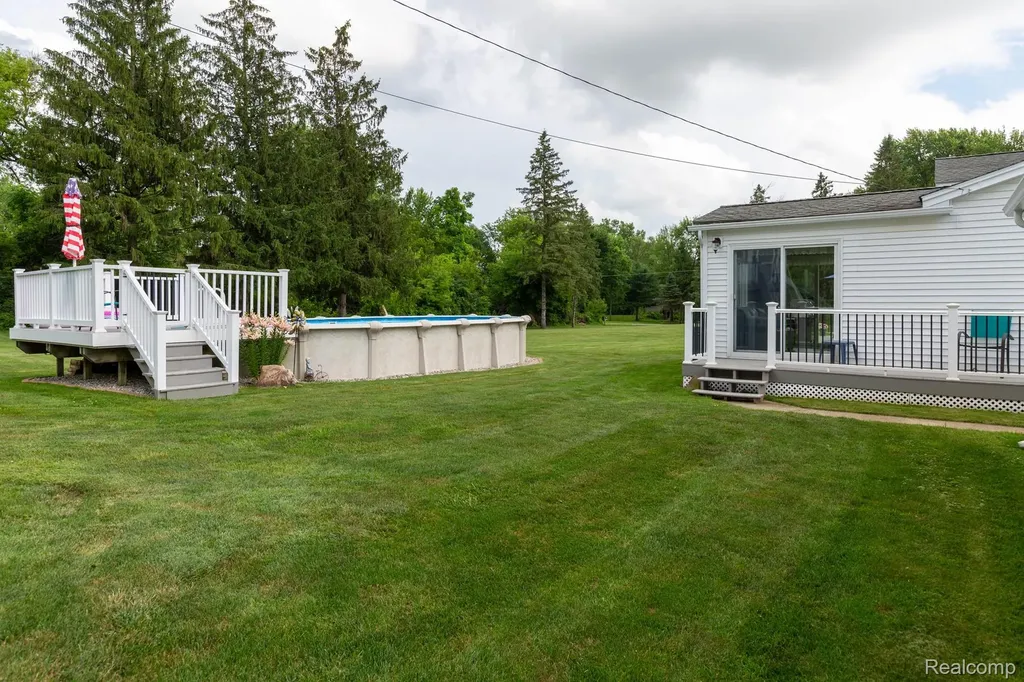 9026 Woodside Road Salem Township MI 48167