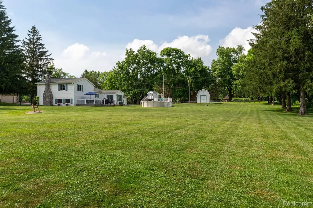 9026 Woodside Road Salem Township MI 48167