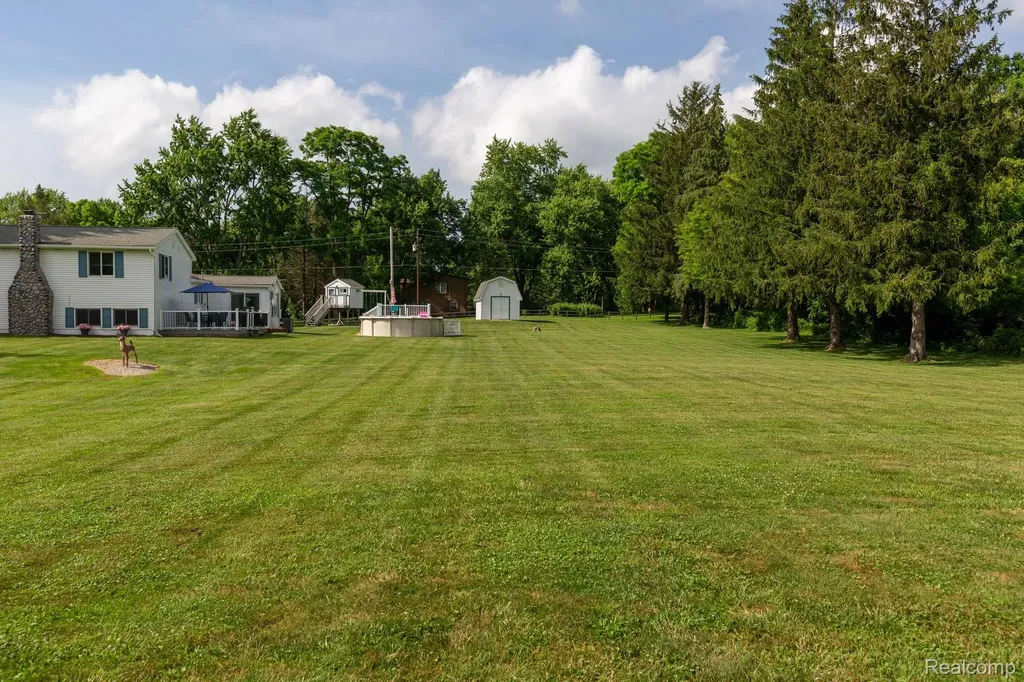 9026 Woodside Road Salem Township MI 48167