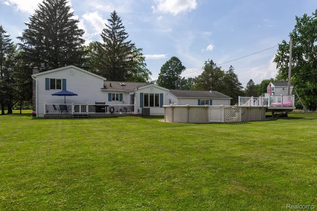 9026 Woodside Road Salem Township MI 48167