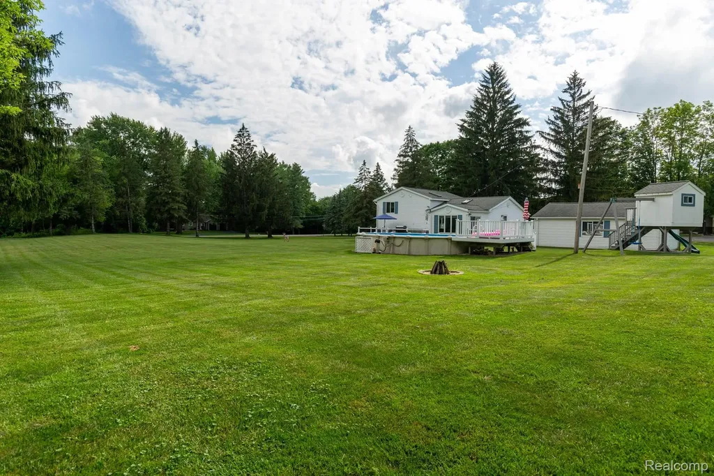 9026 Woodside Road Salem Township MI 48167