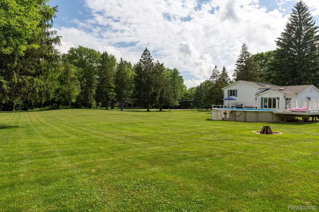 9026 Woodside Road Salem Township MI 48167