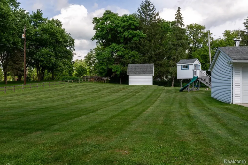 9026 Woodside Road Salem Township MI 48167
