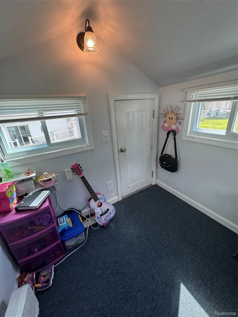 9026 Woodside Road Salem Township MI 48167