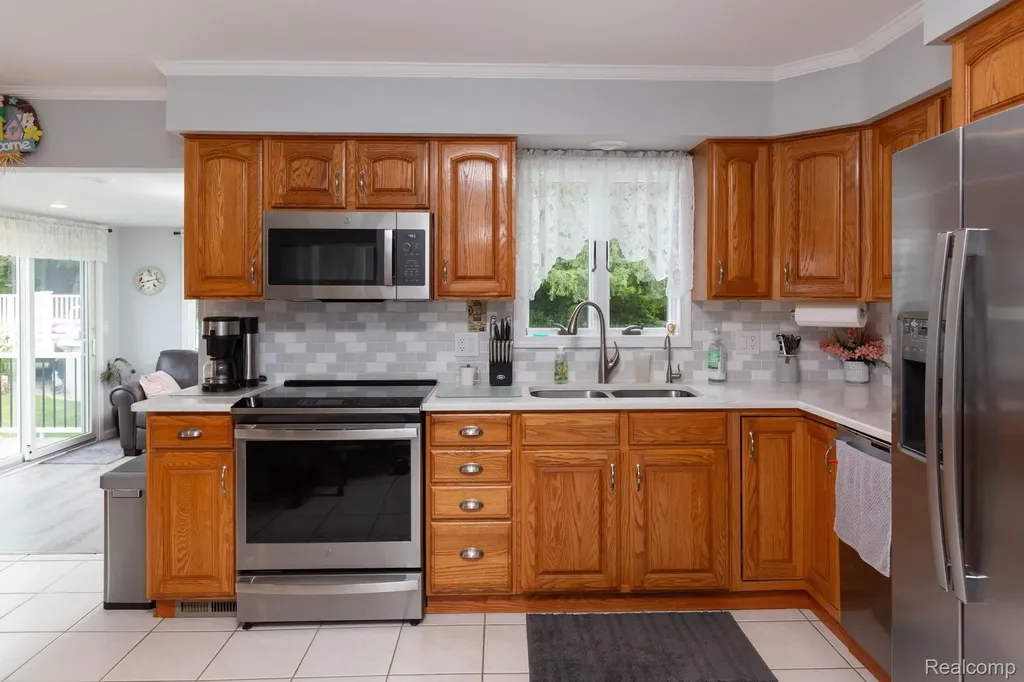 9026 Woodside Road Salem Township MI 48167