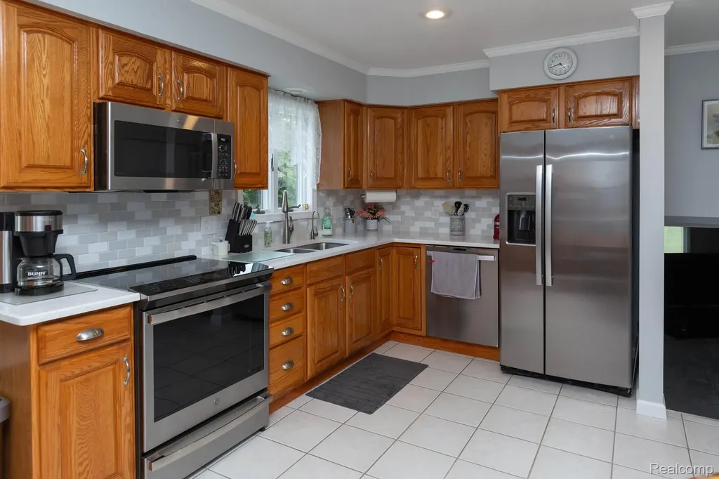 9026 Woodside Road Salem Township MI 48167