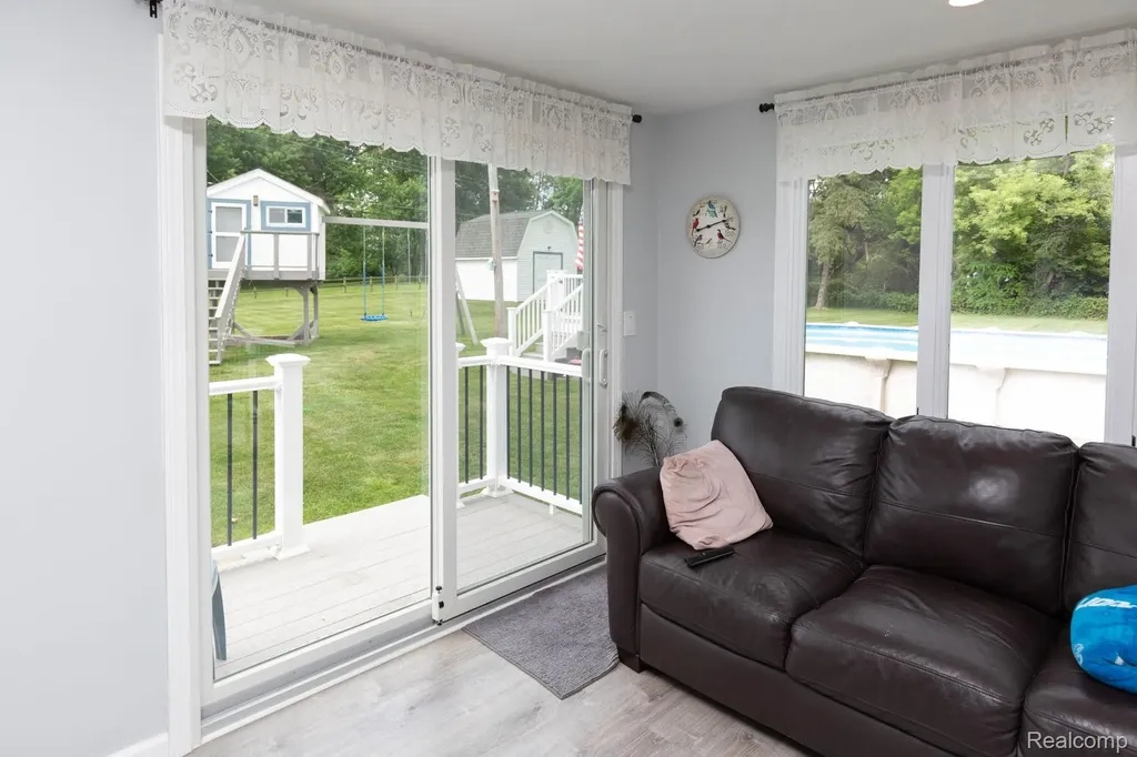 9026 Woodside Road Salem Township MI 48167