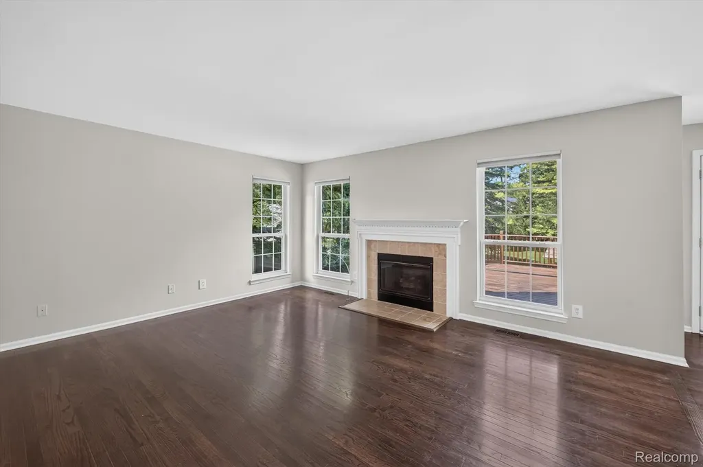 4895 Greenview Drive Commerce Charter Township MI 48382