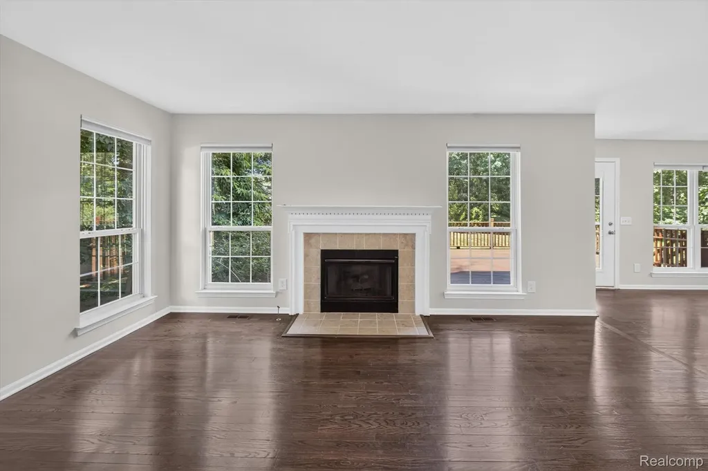 4895 Greenview Drive Commerce Charter Township MI 48382