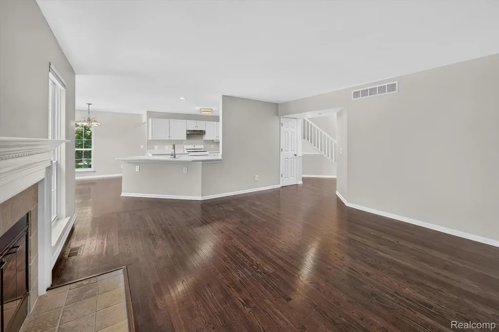 4895 Greenview Drive Commerce Charter Township MI 48382
