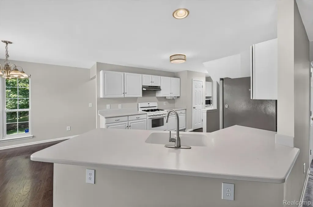4895 Greenview Drive Commerce Charter Township MI 48382