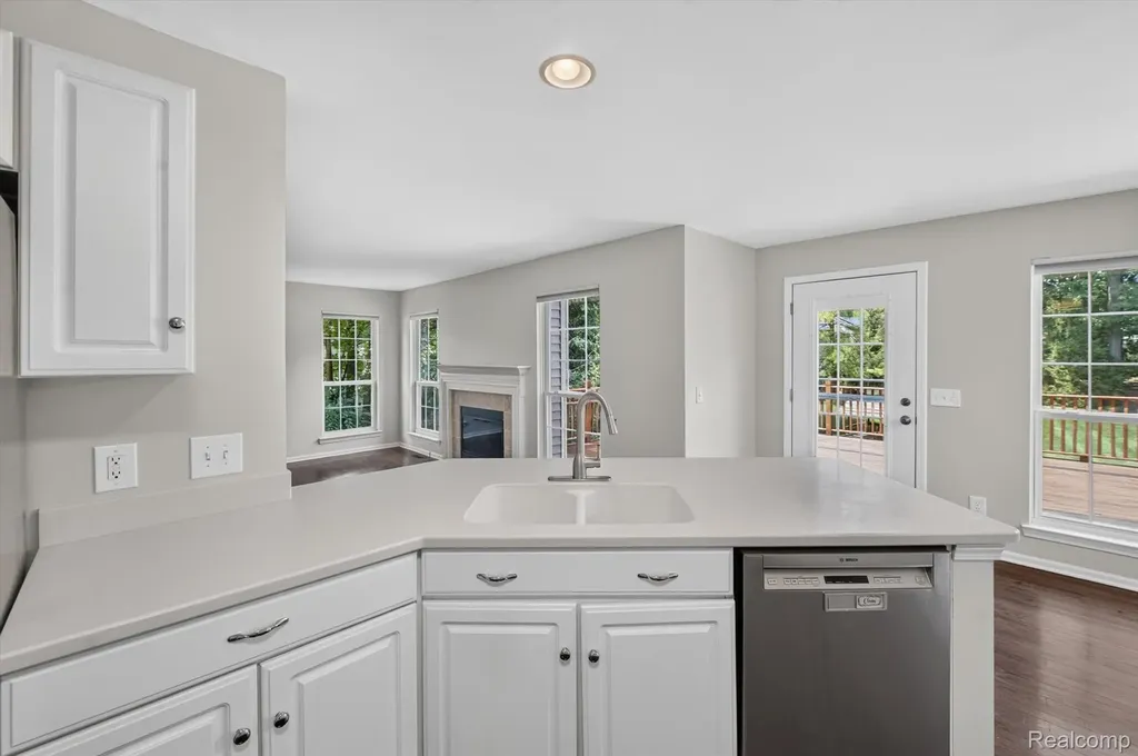 4895 Greenview Drive Commerce Charter Township MI 48382