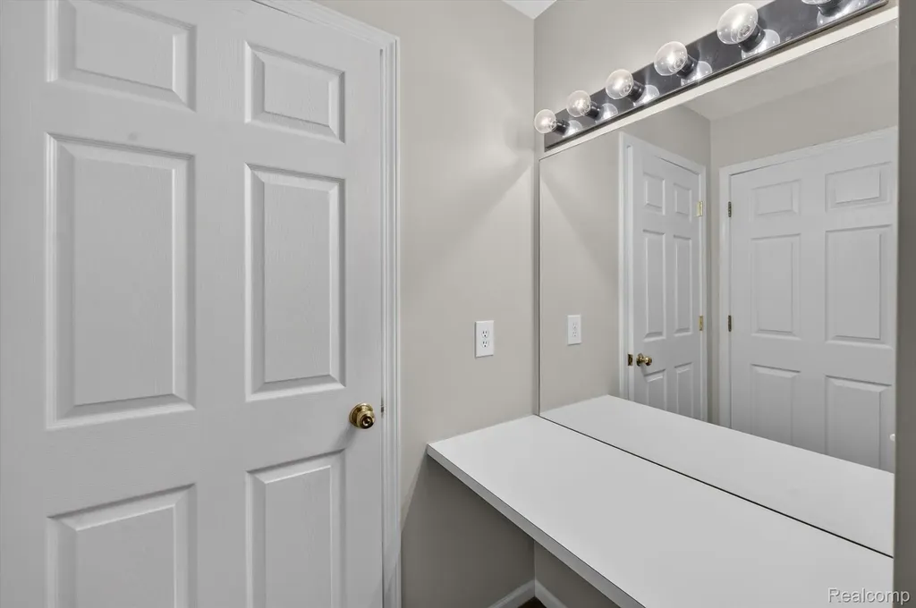 4895 Greenview Drive Commerce Charter Township MI 48382