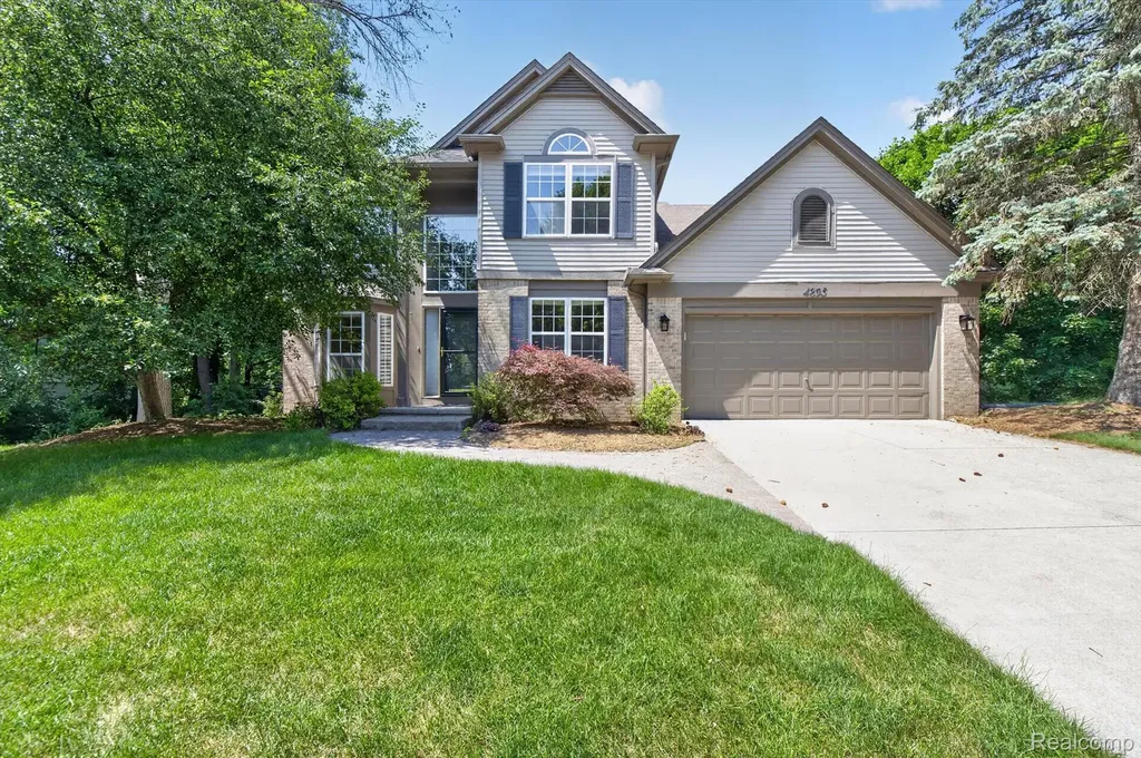 4895 Greenview Drive Commerce Charter Township MI 48382