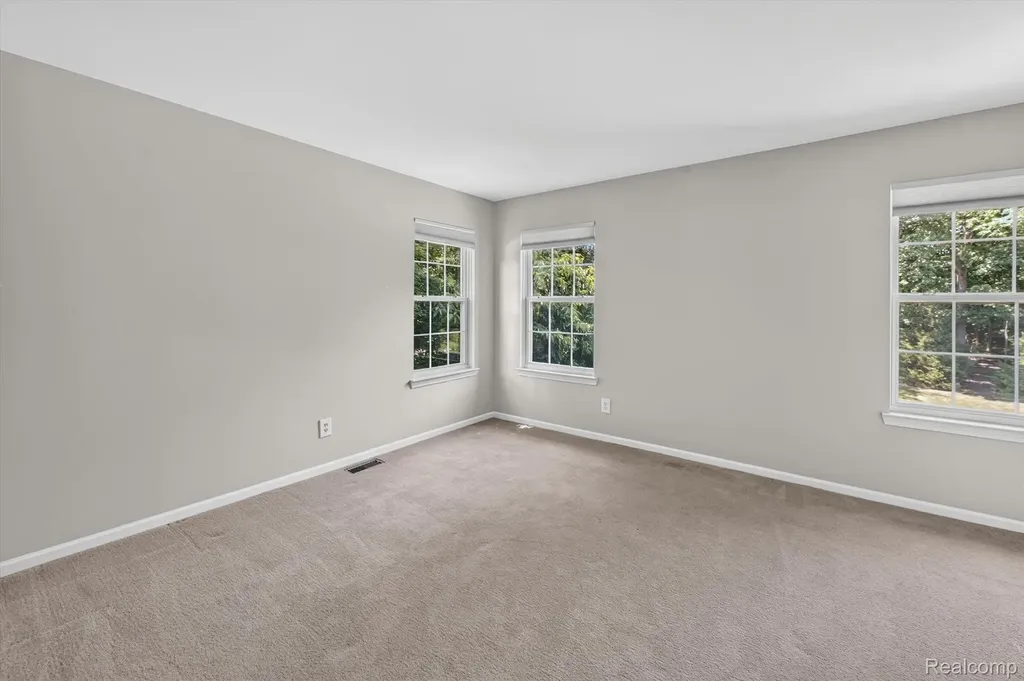 4895 Greenview Drive Commerce Charter Township MI 48382