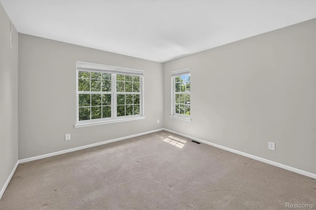 4895 Greenview Drive Commerce Charter Township MI 48382