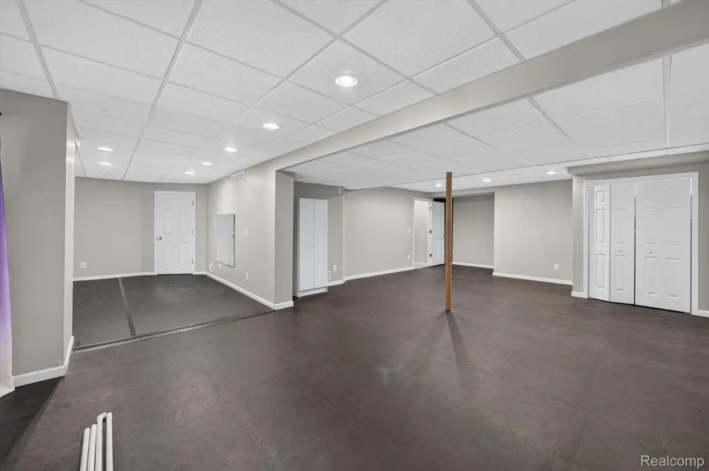 4895 Greenview Drive Commerce Charter Township MI 48382