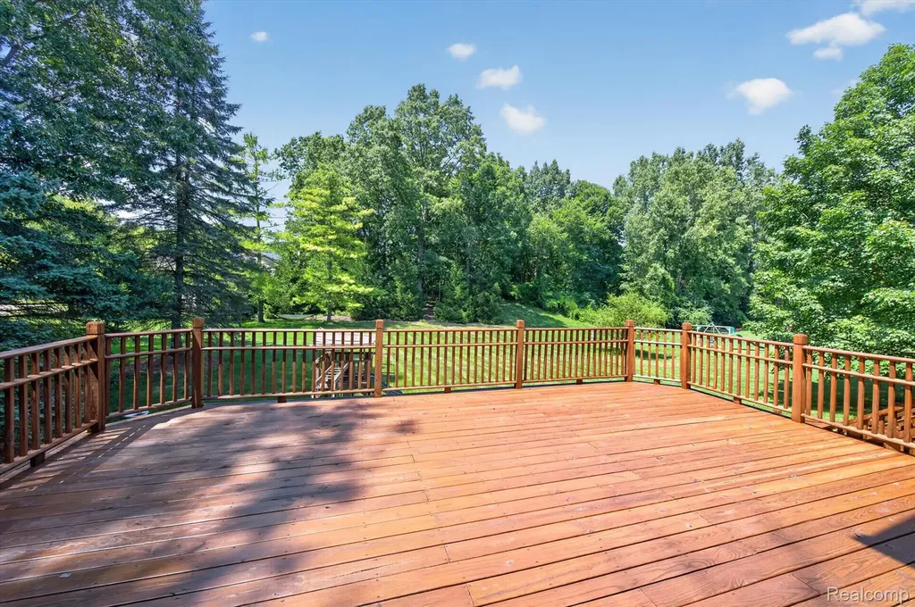 4895 Greenview Drive Commerce Charter Township MI 48382